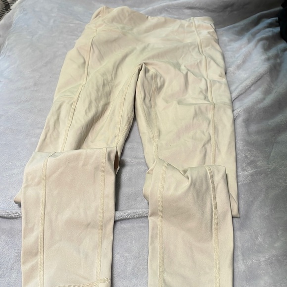 NWOT fabletics cream colored leggings - Picture 1 of 3